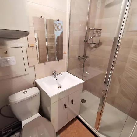 2 Pièces, Skis Aux Pieds, Proche Commerces Avec Balcon. Capacité 6 Pers, Animaux Non Admis - Fr-1-771-11 Appartement